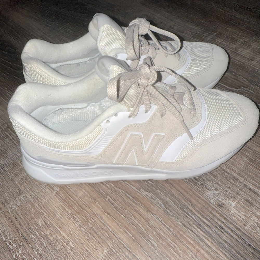 New Balance 997H women’s sneakers